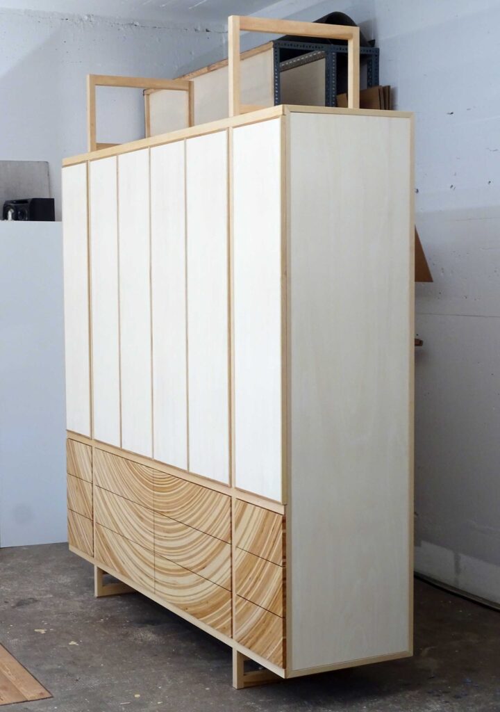 Kleiderschrank-Esche-Kroesselbach-Seitenansicht